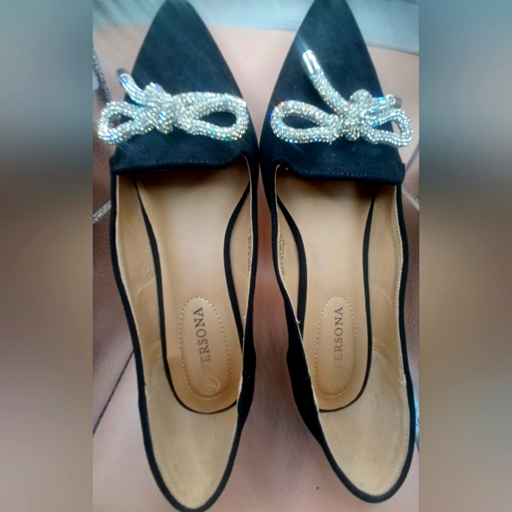 Black Versona Rhinestone Bow Low Heel Dress Shoe Size 9 Medium Man-made material